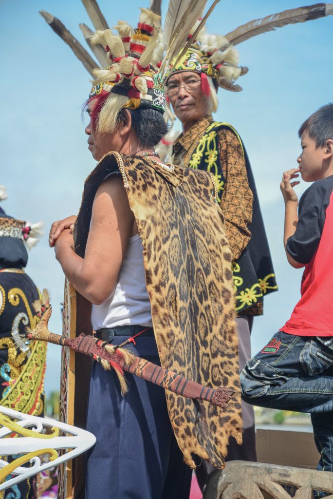 Einer der Könige von Borneo Kalimantan Timur Parade mit Königen und Prinzessinnen Reise Fotografie